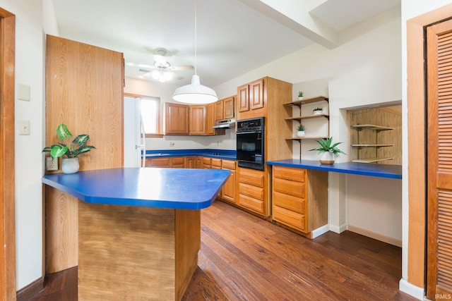 kitchen with kitchen peninsula, dark hardwood / wood-style floors, ceiling fan, and black appliances