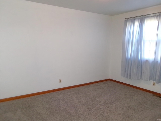 spare room with carpet flooring