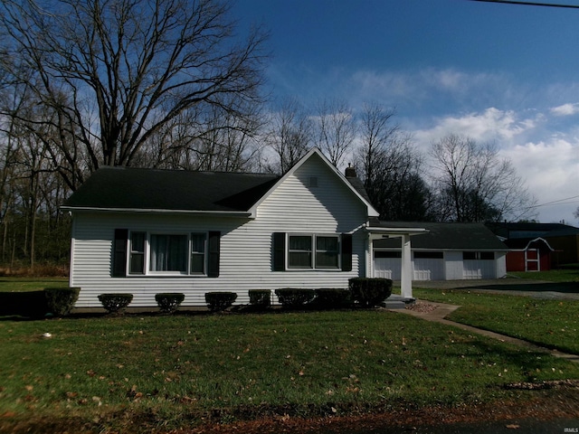 view of front facade featuring a front yard