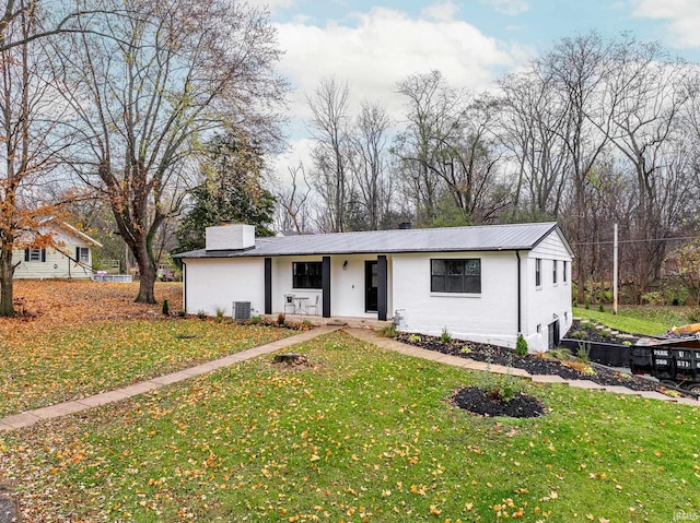 view of front of home featuring central air condition unit and a front lawn