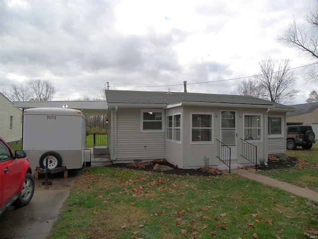 view of front of house featuring a front yard and a carport