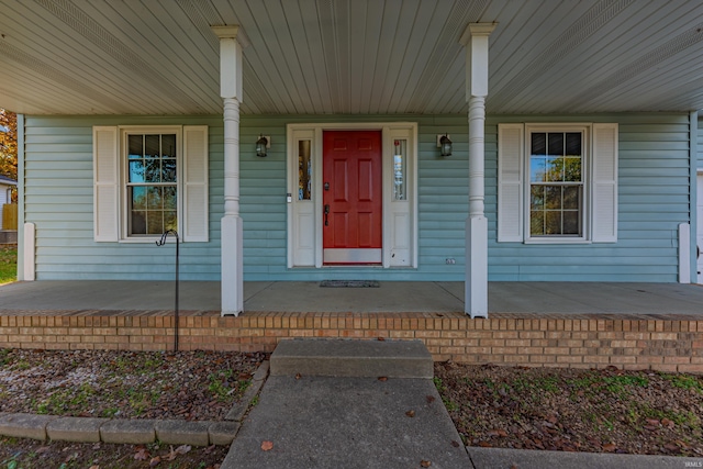 entrance to property featuring a porch