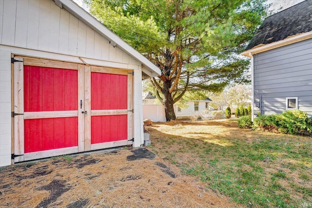 view of outdoor structure with a yard