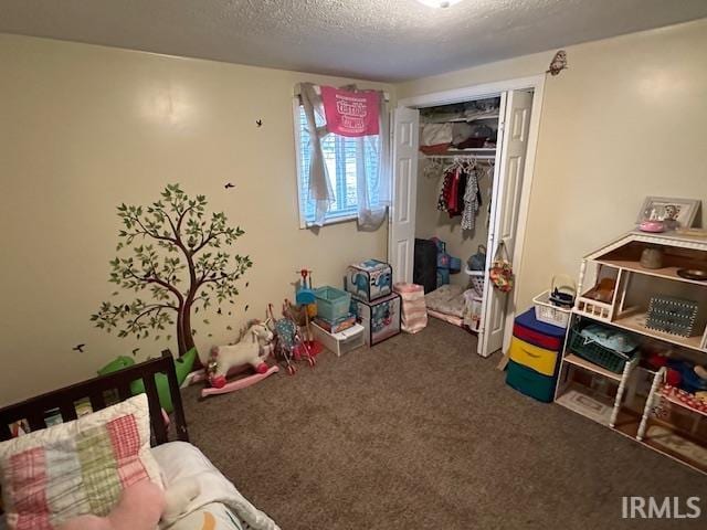 carpeted bedroom with a textured ceiling and a closet