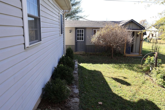208 Sycamore St, Loogootee, IN 47553 - view of green lawn