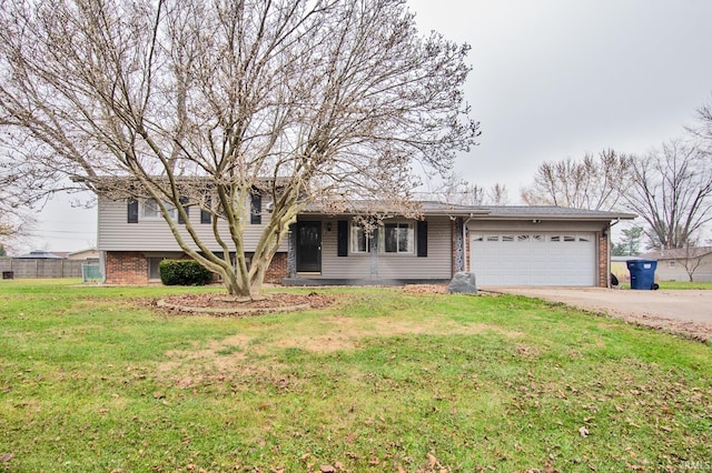 view of front of home featuring a front yard and a garage