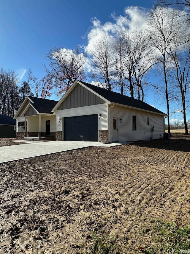 single story home featuring a garage