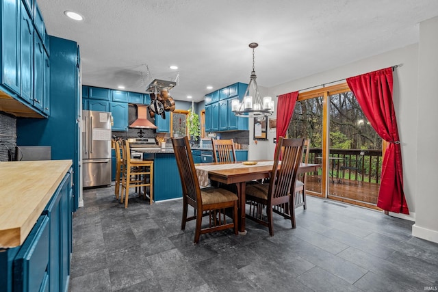 dining area with a textured ceiling, baseboards, visible vents, and recessed lighting