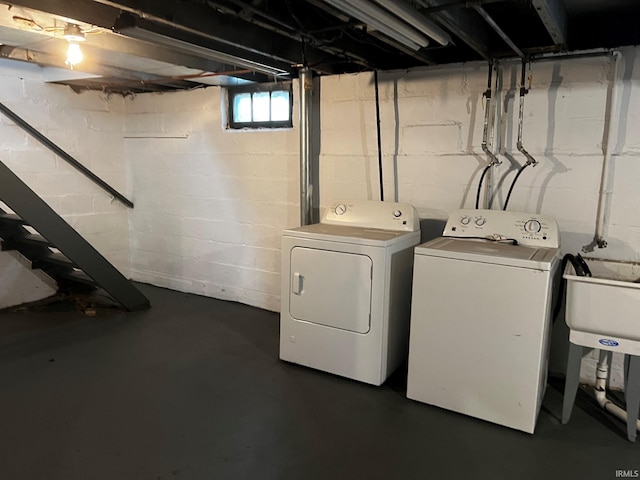 laundry room featuring washer and clothes dryer