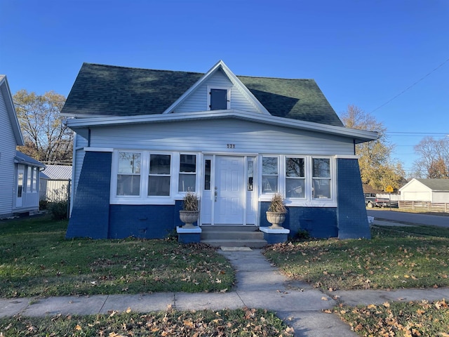 531 E 5th St, Mount Vernon, IN 47620 - bungalow-style house featuring brick siding and a front yard