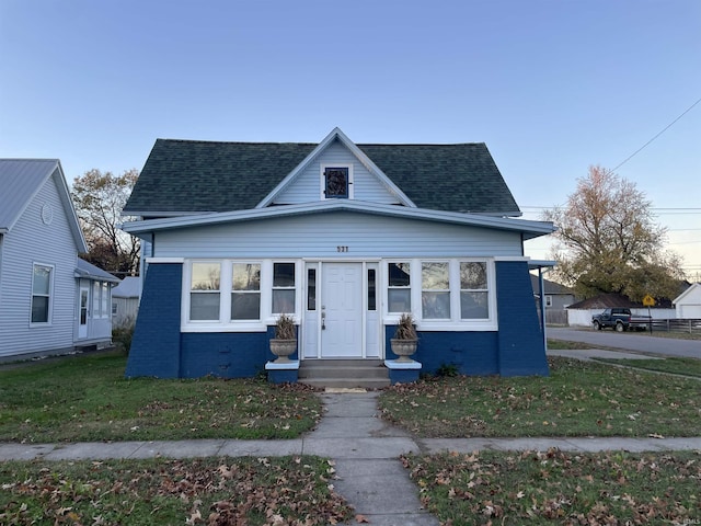 531 E 5th St, Mount Vernon, IN 47620 - bungalow featuring brick siding, a front yard, and a shingled roof