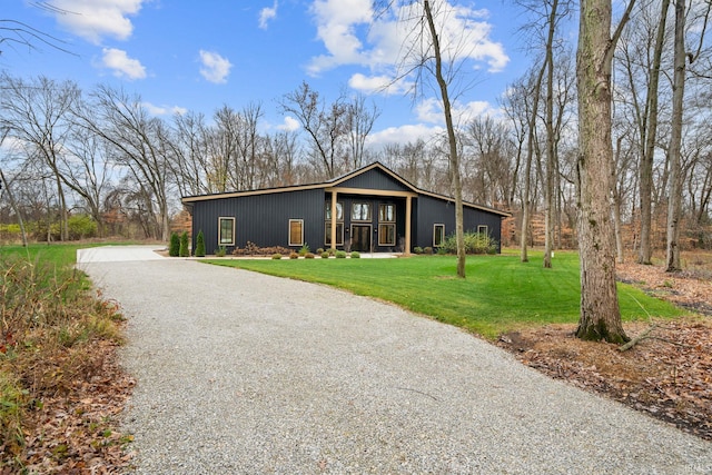 view of front of house featuring a front yard