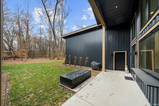 view of yard with a patio area