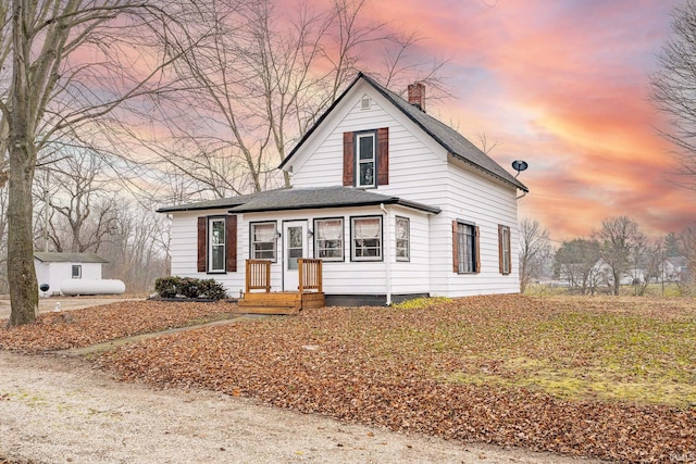 view of front of home featuring an outdoor structure