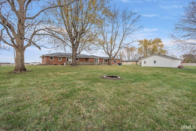 view of yard featuring an outdoor fire pit