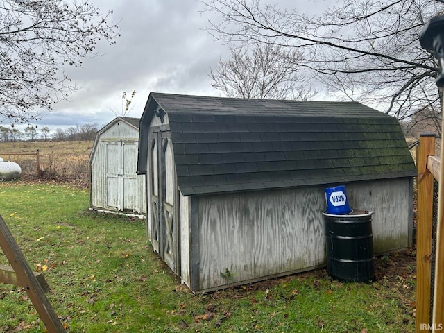 view of outdoor structure featuring a yard