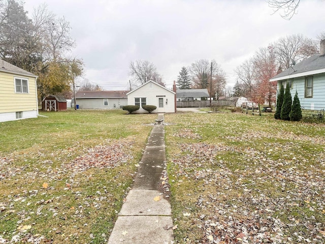 view of yard with a shed