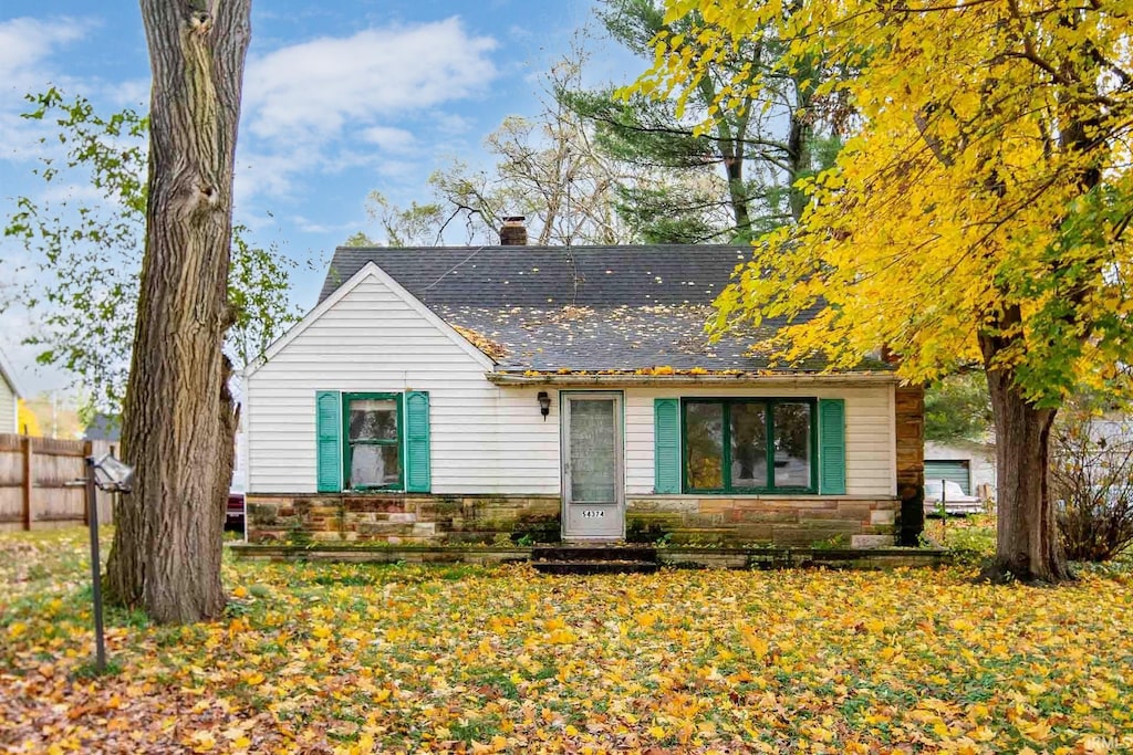 view of front of property