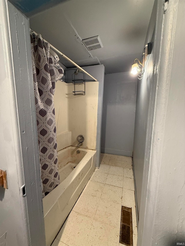 bathroom featuring shower / bathtub combination with curtain