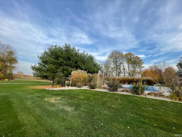 415 W 060 N, Lagrange, IN 46761 - surrounding community featuring a lawn and a swimming pool
