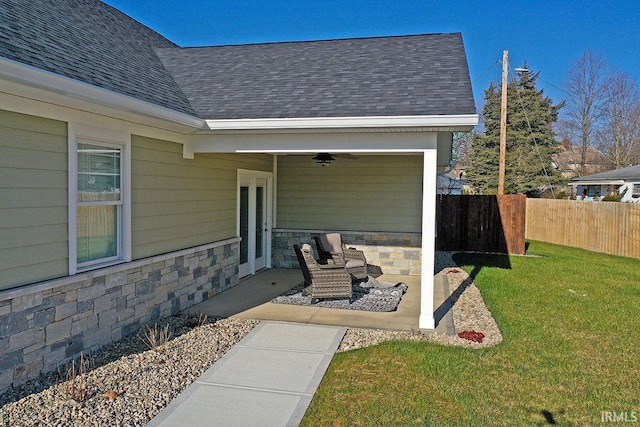 view of patio featuring outdoor lounge area and ceiling fan