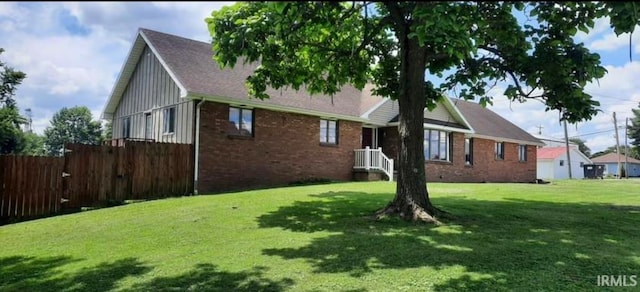 view of front of house featuring central air condition unit and a front lawn