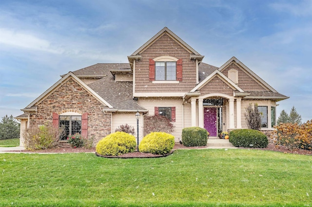 view of front of home featuring a front yard