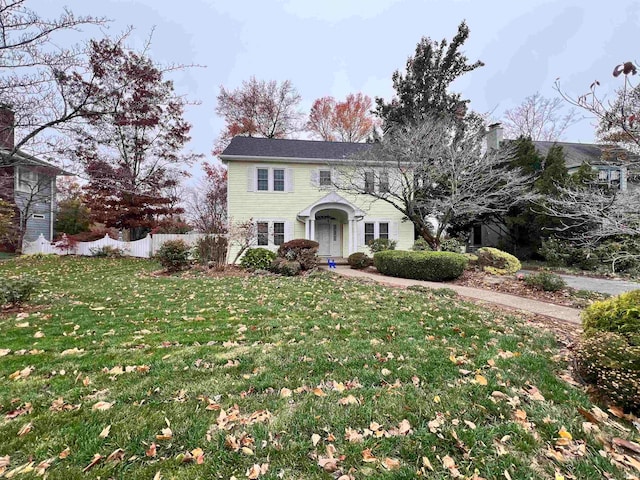 view of front of property with a front lawn