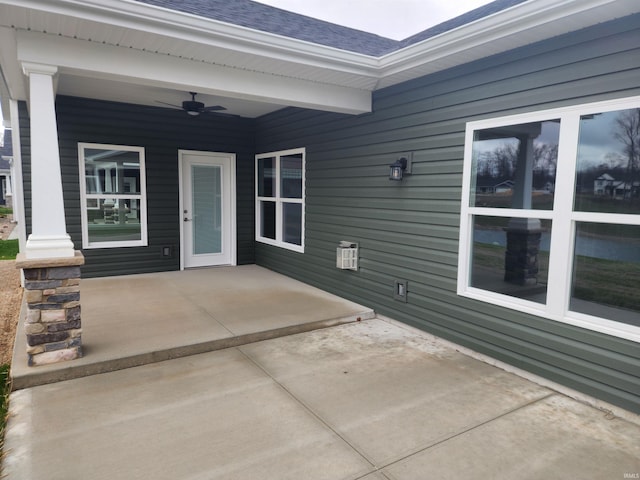 property entrance featuring ceiling fan