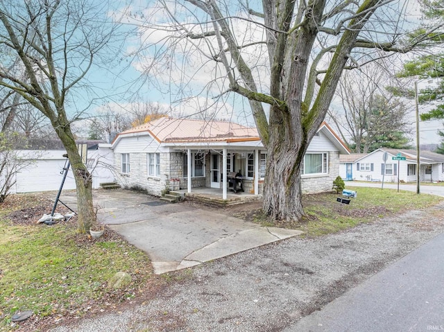 view of front of house featuring a porch