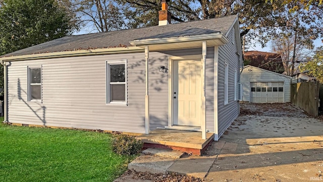 view of front of home featuring an outdoor structure and a garage