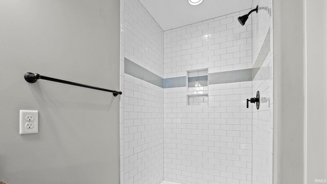 bathroom featuring a tile shower