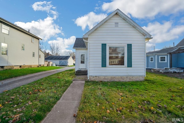 bungalow-style house with a front lawn