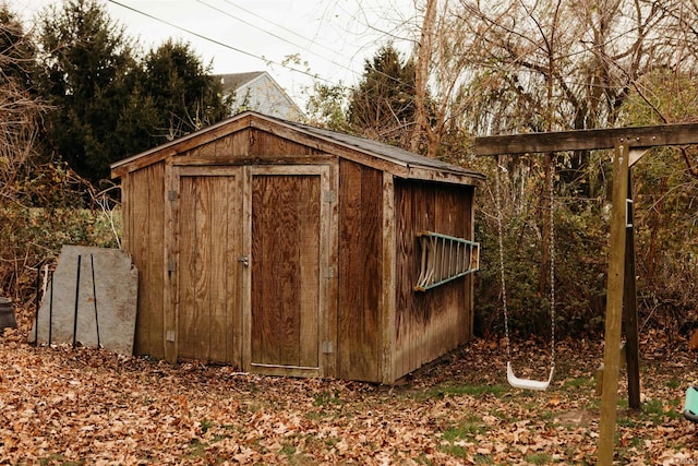 view of outbuilding