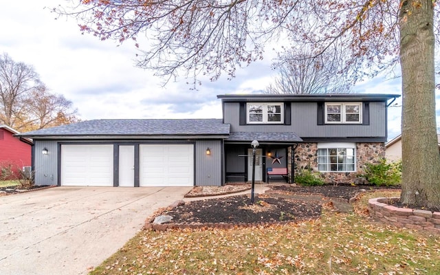 view of front property featuring a garage