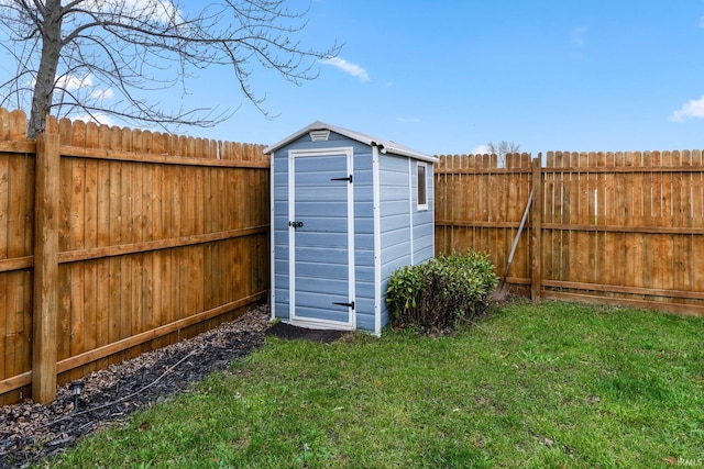 view of outdoor structure with a yard