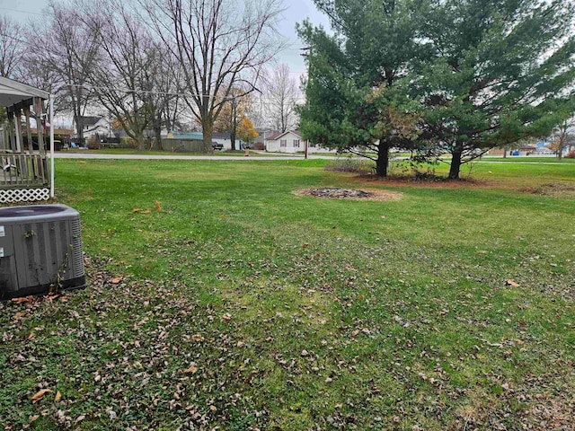 view of yard featuring cooling unit