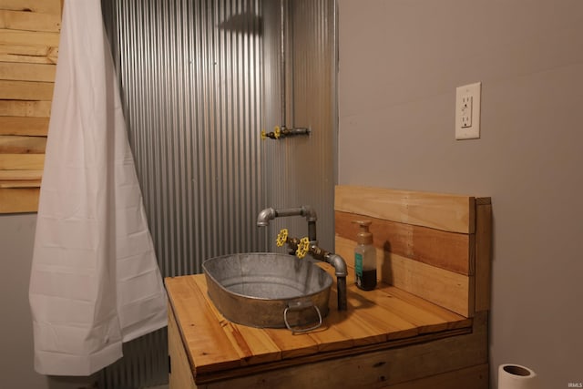 bathroom featuring sink