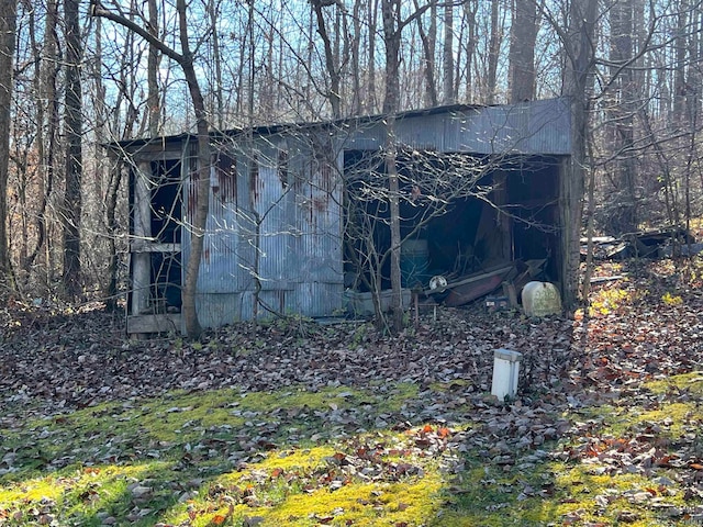 view of outbuilding