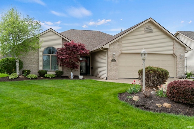 view of front of property featuring a front yard and a garage