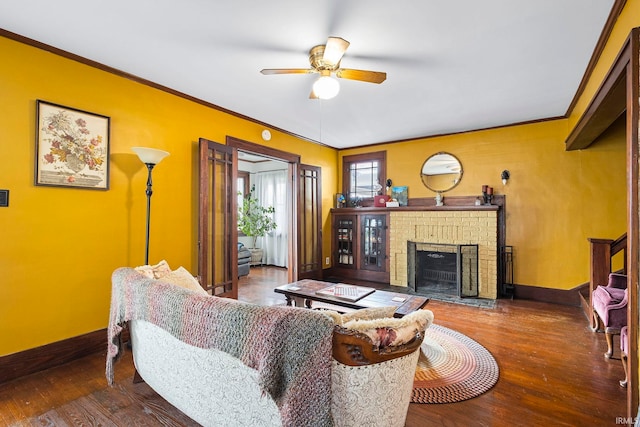 living room featuring hardwood / wood-style flooring, ceiling fan, and crown molding