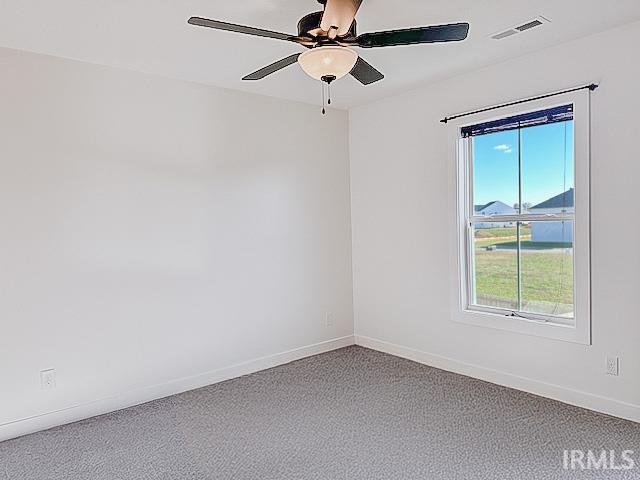 unfurnished room with carpet flooring and ceiling fan