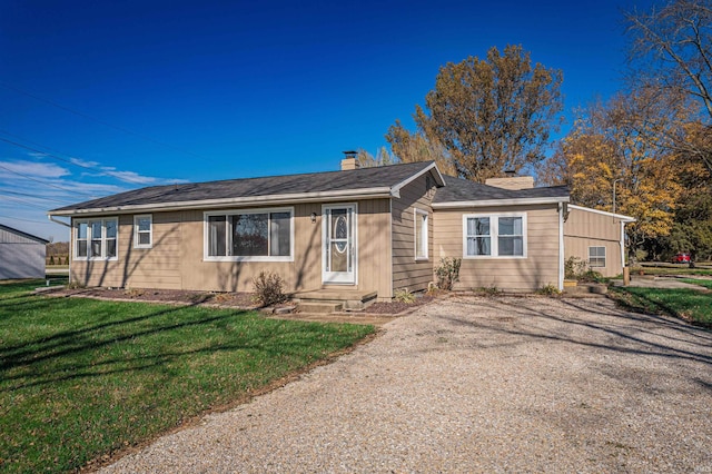 single story home featuring a front lawn