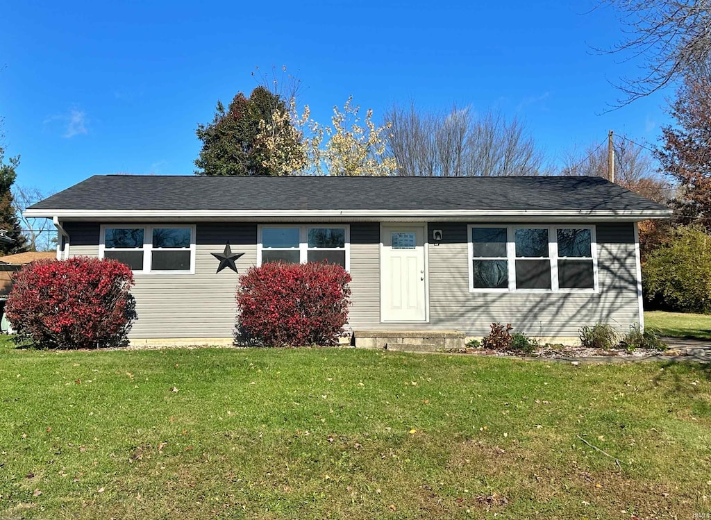 114 Coronado Dr, Washington, IN 47501 - ranch-style house with a front yard