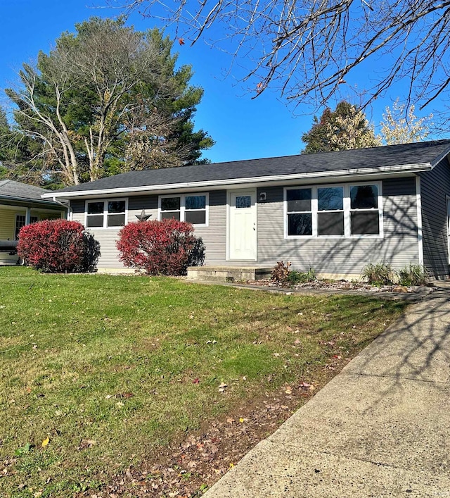 ranch-style house featuring a front lawn