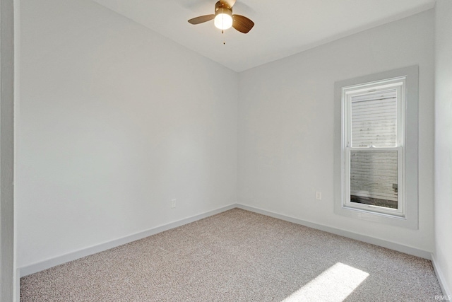 unfurnished room with carpet flooring and ceiling fan