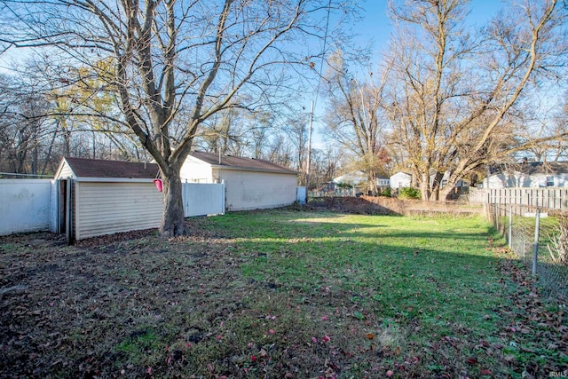 view of yard featuring a storage shed