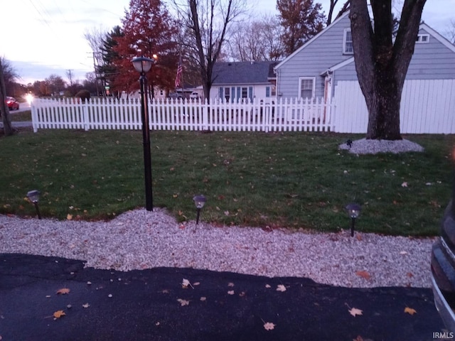 view of yard at dusk