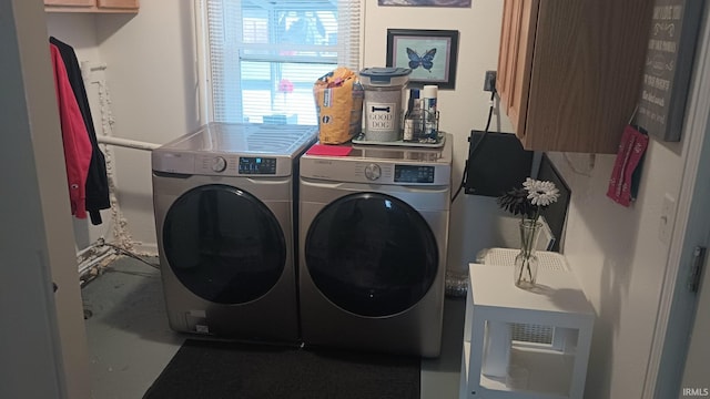 laundry area featuring cabinets and independent washer and dryer