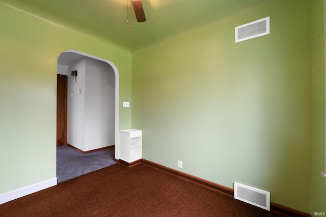 carpeted spare room featuring ceiling fan